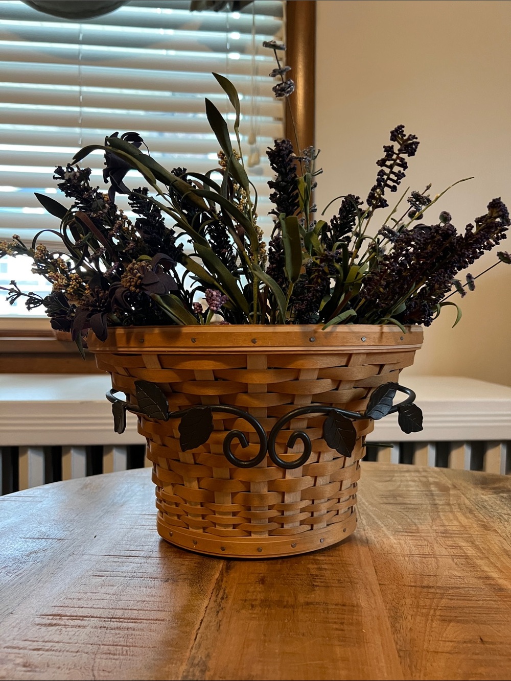 2005 Longaberger Wall Vase Basket with wrought iron hanger